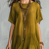 Vestido maxi bohemio verde oliva con silueta drapeada