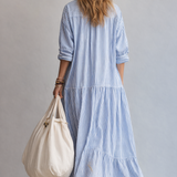 Vestido maxi de rayas azules de estilo camisero holgado