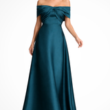 Cordelia | Vestido maxi de satén plisado para invitadas de boda, con corte off-shoulder