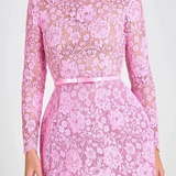 Florrie | Vestido mini de encaje floral de cuello alto y mangas largas para mujer