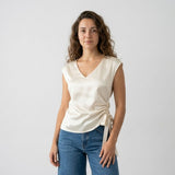 Blusa Fluida con Escote en V y Ajuste Lateral Elegante