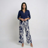 Conjunto Elegante con Blusa Fluida y Pantalones Amplios Estampados
