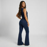 Macacão Feminino em Denim com Fecho Frontal e Corte Ajustado