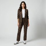 Conjunto Estructurado Femenino con Blazer Elegante y Pantalón de Corte Recto