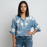 Blusa Camisera Floral con Manga Corta para Elegancia Ligera