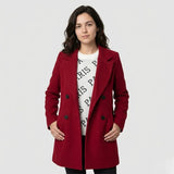 Elegancia urbana depurada | Abrigo femenino de líneas estructuradas | Silueta intemporal