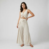 Conjunto Ligero con Top Cruzado y Pantalones Amplios para Verano Sofisticado