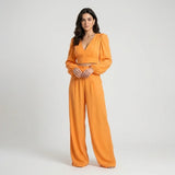 Conjunto elegante de satén fluido | Corte alargado | Silueta sofisticada y femenina