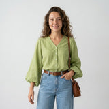 Blusa Fluida con Escote en V y Mangas Amplias Elegantes