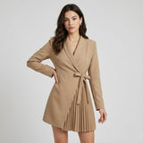 Blazer vestido estructurado en mezcla elegante | Corte ceñido | Detalle plisado femenino