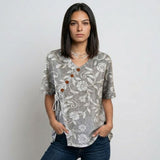 Blusa Floral con Botones Laterales para Conforto Diario