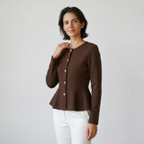 Blusa Estructurada con Botones Frontales y Línea Elegante para Uso Diario