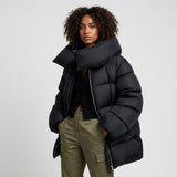 Abrigo Acolchado Corto con Cuello Alto para Protección de Invierno