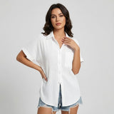 Camisa femenina de manga corta con textura sutil
