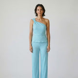 Conjunto Fluido con Top Asimétrico y Pantalones Anchos para Elegancia Moderna