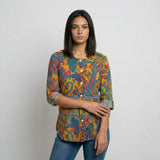 Blusa Fluida Estampada con Botones Frontales y Caída Ligera