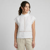 Blusa fluida de lino ligero | Corte recto | Detalles calados elegantes