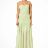 Florette | Vestido maxi sin hombros en verde salvia para invitadas de boda