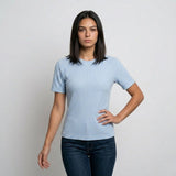 Camiseta Confortable con Corte Regular y Patrón Rayado Discreto