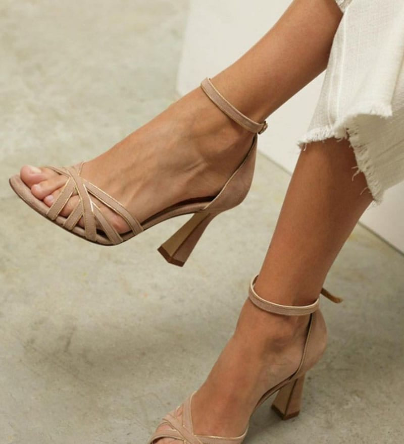 Elviera™ | Sandalias de punta redonda con tacón delgado y detalles decorativos