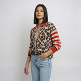 Cardigan con Botones Frontales y Patrón Contrastante para Visual Distinto