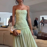 Florette | Vestido maxi sin mangas en verde salvia para invitadas de boda