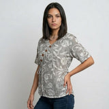 Blusa Floral con Botones Laterales para Conforto Diario