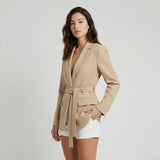 Elegancia estructurada | Blazer vestido de sastrería | Silueta contemporánea