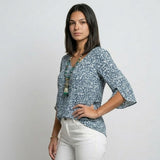 Blusa Floral con Manga Abierta para Conforto Elegante