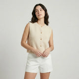 Minimalismo suave en malla | Chaleco sin mangas con botones | Elegancia casual