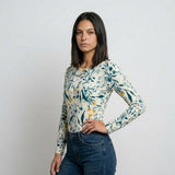 Blusa Floral con Botones Frontales para Comodidad Diaria
