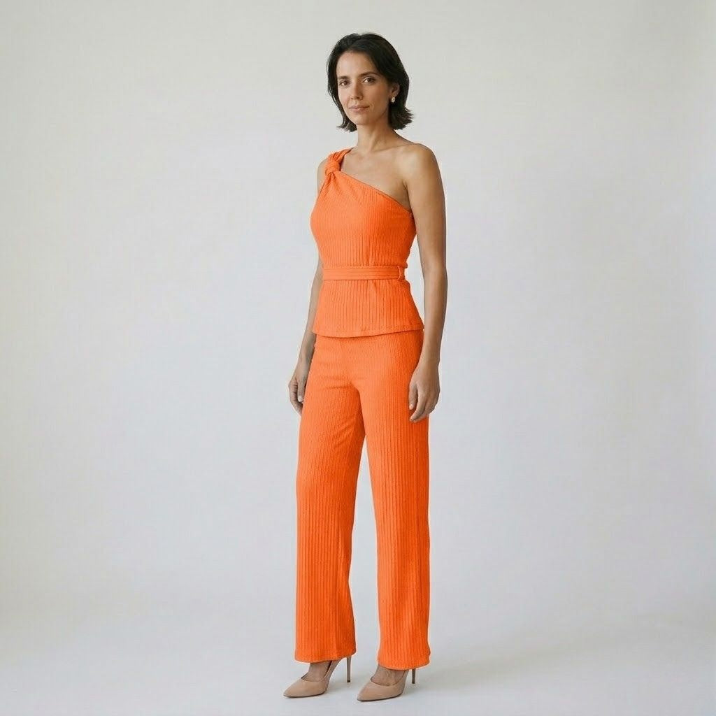Conjunto Fluido con Top Asimétrico y Pantalones Anchos para Elegancia Moderna