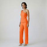 Conjunto Fluido con Top Asimétrico y Pantalones Anchos para Elegancia Moderna