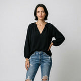 Blusa Fluida con Escote en V y Manga Larga para Elegancia Natural