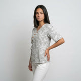 Blusa Regular con Ajuste Lateral para Elegancia Desenfadada