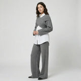 Conjunto Femenino con Falda Midi y Capas Modernas para Conforto Urbano