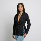 Blazer Estructurado con Inserciones de Encaje y Corte Elegante