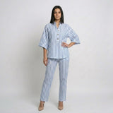 Conjunto Fluido a Rayas con Blusa Suelta y Pantalones de Corte Amplio