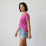 Camiseta Fluida con Escote en V y Corte Suelto para Días de Verano
