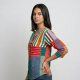 Blusa Patchwork con Botones Frontales para una Presencia Desenfadada