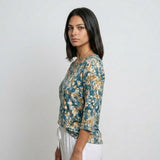 Blusa Floral con Escote en V para Elegancia Desenfadada
