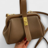 Joanna | Bolso Cruzado Mini Estructurado para Mujer con Asa Superior y Cierre Dorado
