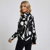 Blusa femenina elegante con escote en V y corte fluido