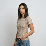 Blusa Texturizada con Relieve Floral para Elegancia Diaria