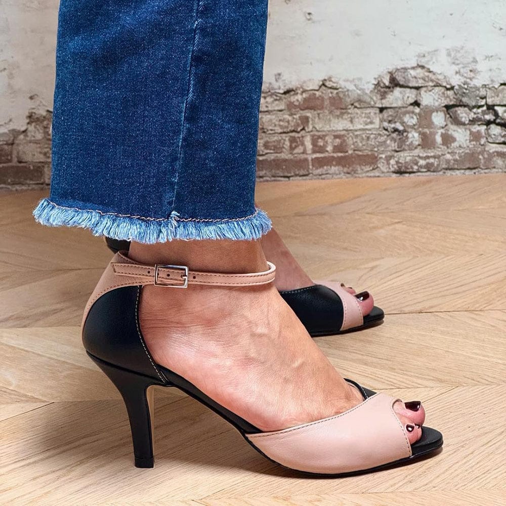 Noirella™ | Zapatos con tiras en el tobillo y tacón medio