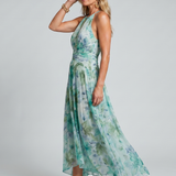 Portia | Vestido halter plissado de comprimento midi, com padrão floral suave