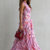 Vestido maxi encantador con escote halter y cascada de rosas
