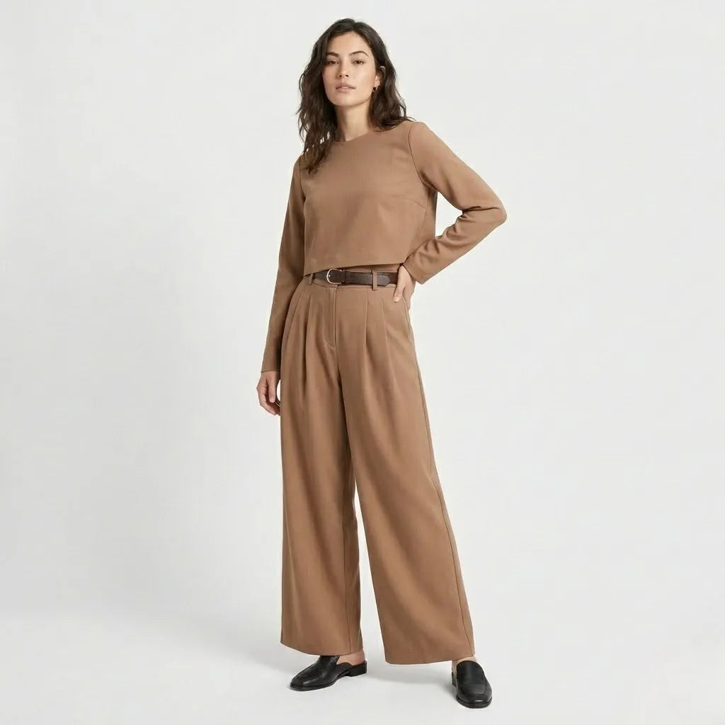 Conjunto minimalista en mezcla elegante | Top corto y pantalones de pierna ancha | Sofisticación moderna