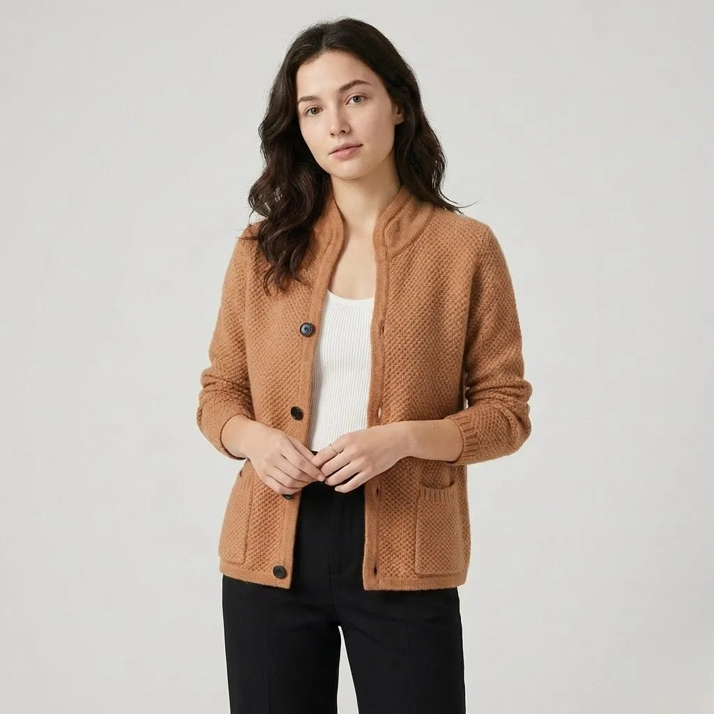 Elegancia estructurada en tejido fino | Cárdigan con cuello alto | Estilo clásico moderno