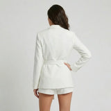 Elegancia estructurada | Blazer vestido de sastrería | Silueta contemporánea